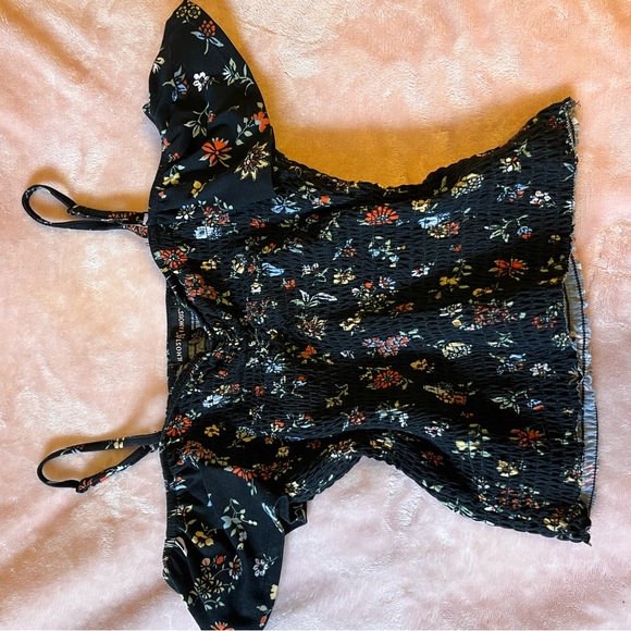 🌹 Floral Top 🌹SOLD - Picture 1 of 3